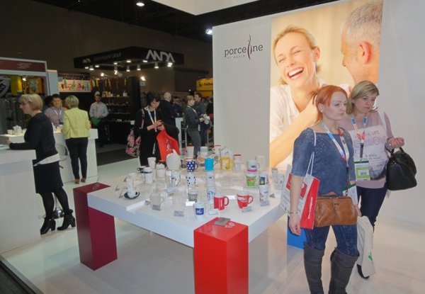 nasz stół ekspozycyjny z kubkami reklamowymi img_preview